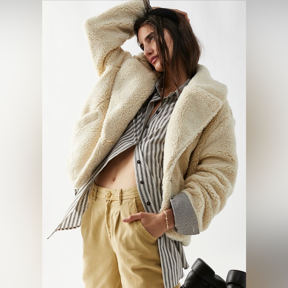 NWT Free People Joplin cozy jacket L
Ridiculously soft jersey lining soft Sherpa